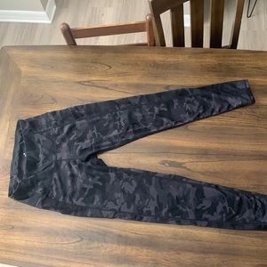 Black camo leggings size medium.